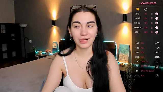 Snapshot of hannacheekss_ chatting on February 10, 2025, 5:25 am hannacheekss online show from February 10, 2025, 5:25 am
