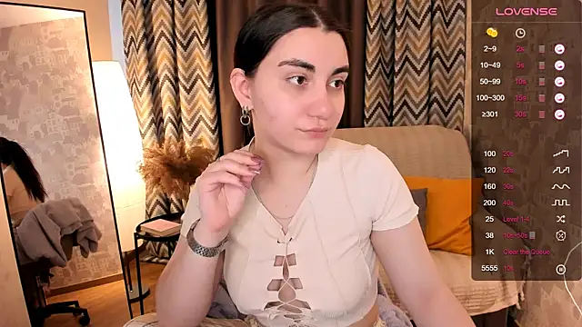 Snapshot of hannacheekss_ chatting on March 11, 2025, 5:27 am hannacheekss online show from March 11, 2025, 5:27 am