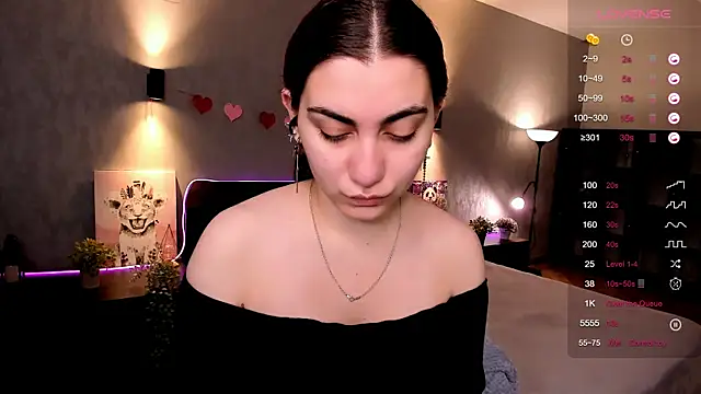 hannacheekss  online show from September 12, 2025, 2:00 am