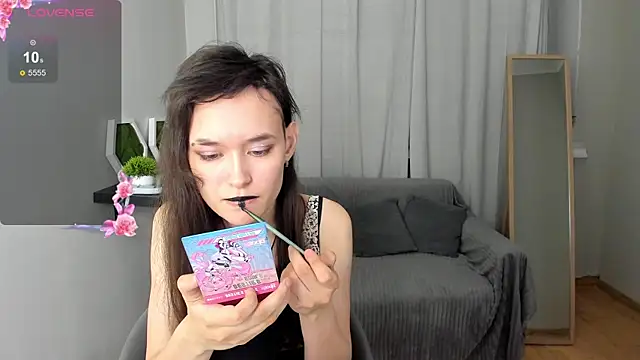 Emily Strikeee online show from December 4, 2024, 12:47 pm