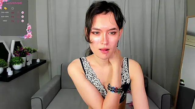 Emily Strikeee online show from December 8, 2024, 1:14 pm