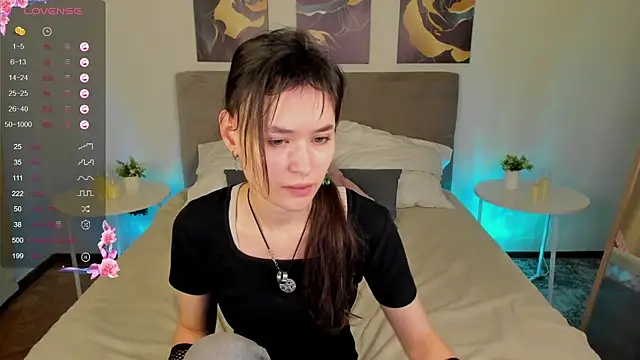 Emily Strikeee online show from November 7, 2025, 10:04 am