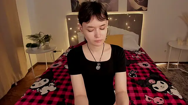 Emily Strikeee online show from April 26, 2026, 1:25 am