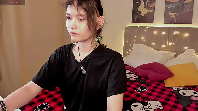 Emily Strikeee online show from May 6, 2026, 1:47 am