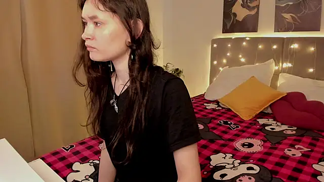 Emily Strikeee online show from May 7, 2026, 1:44 am