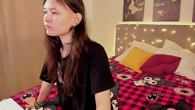 Emily Strikeee online show from May 14, 2026, 1:56 am