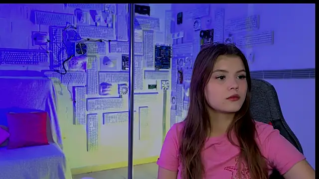 Snapshot of EvaThopson chatting on October 2, 2025, 10:33 am EvaThopson online show from October 2, 2025, 10:33 am