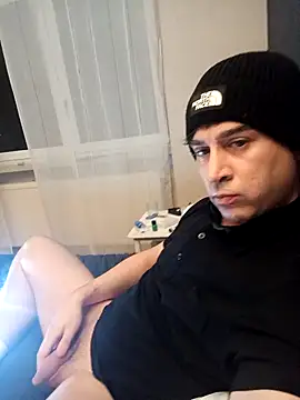 ElyasMatt online show from November 4, 2025, 5:01 pm