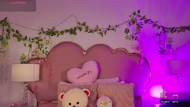 NahiaraReina online show from May 6, 2026, 1:49 pm