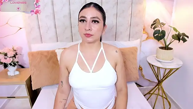 Snapshot of LauraSmith-01 chatting on March 18, 2026, 8:12 pm LauraSmith-01 online show from March 18, 2026, 8:12 pm