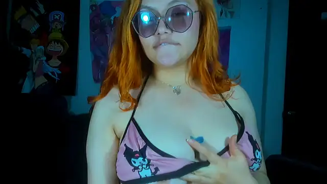 Snapshot of Lily_stone04 chatting on February 19, 2025, 8:33 am Lily stone04 online show from February 19, 2025, 8:33 am