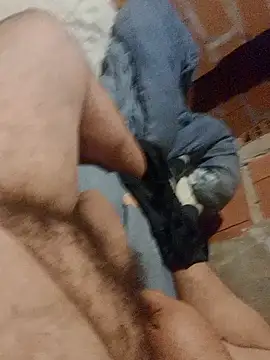 Snapshot of RenewingSaigon chatting on November 3, 2025, 5:42 am RenewingSaigon online show from November 3, 2025, 5:42 am