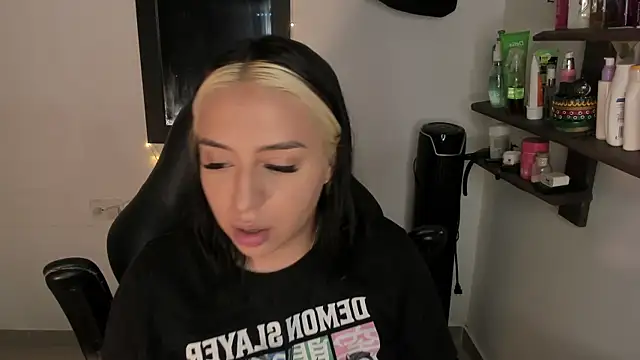 AnnikaMerliahh  online show from January 7, 2026, 12:46 am