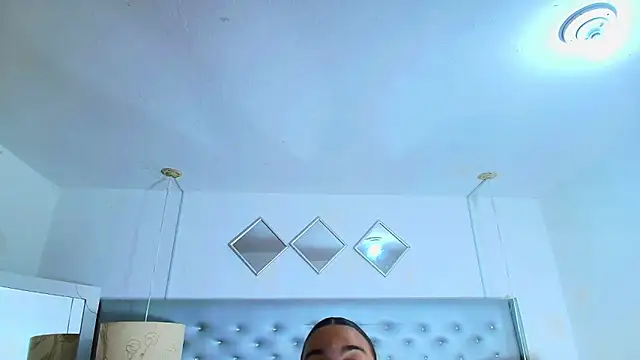 EileenBenzon online show from March 11, 2026, 1:39 pm