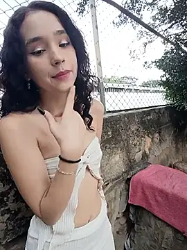 sweet outdoor charm online show from February 15, 2026, 7:32 pm