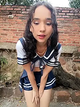 sweet outdoor charm online show from March 22, 2026, 8:01 pm