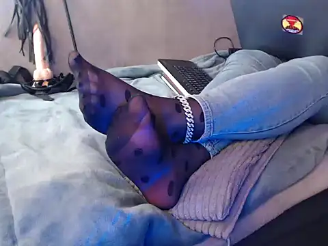 Snapshot of GoddessMonicaNylon chatting on October 31, 2025, 12:50 pm GoddessMonicaNylon online show from October 31, 2025, 12:50 pm