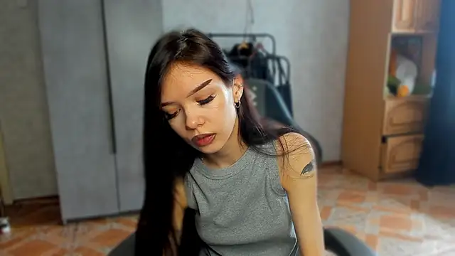 SweetyDeviliya online show from May 12, 2026, 8:44 am