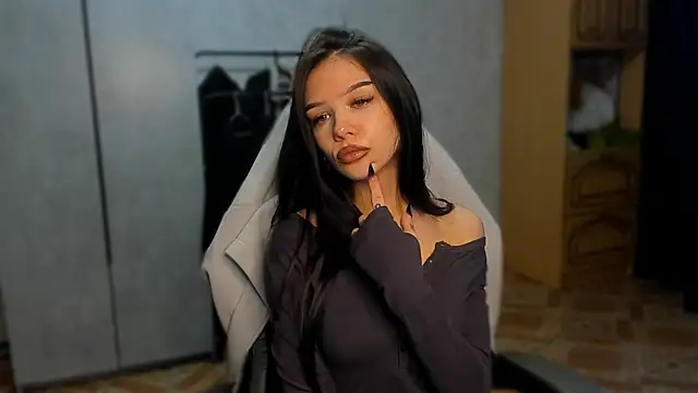 SweetyDeviliya online show from May 15, 2026, 2:35 pm