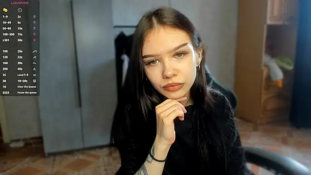 SweetyDeviliya online show from June 11, 2026, 8:23 am
