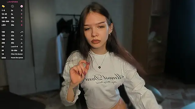 SweetyDeviliya online show from June 20, 2026, 1:14 pm