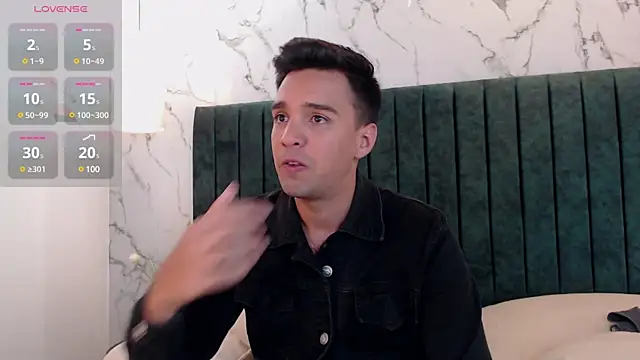 Snapshot of Edward_max chatting on January 4, 2025, 6:19 am Edward max online show from January 4, 2025, 6:19 am
