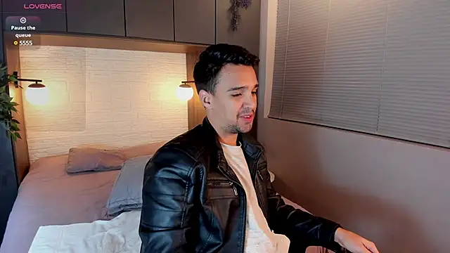 Snapshot of Edward_max chatting on January 13, 2025, 4:18 am Edward max online show from January 13, 2025, 4:18 am