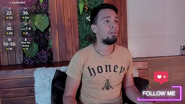 Snapshot of Edward_max chatting on March 17, 2025, 3:14 am Edward max online show from March 17, 2025, 3:14 am