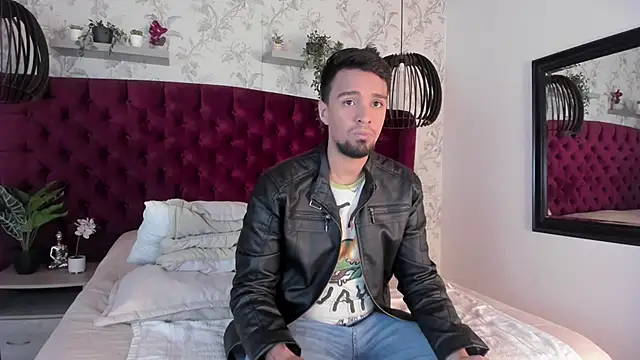 Snapshot of Edward_max chatting on March 18, 2025, 3:31 am Edward max online show from March 18, 2025, 3:31 am