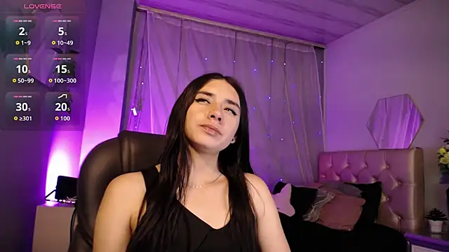 Snapshot of Kylie_golden chatting on October 2, 2025, 2:02 pm Kylie golden online show from October 2, 2025, 2:02 pm