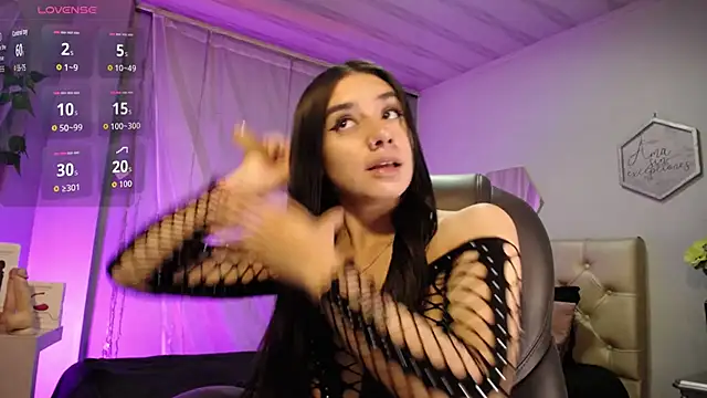 Snapshot of Kylie_golden chatting on October 15, 2025, 12:49 pm Kylie golden online show from October 15, 2025, 12:49 pm