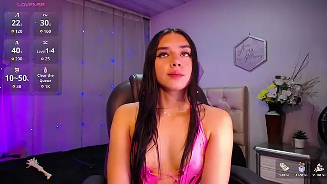 Snapshot of Kylie_golden chatting on October 19, 2025, 12:28 pm Kylie golden online show from October 19, 2025, 12:28 pm