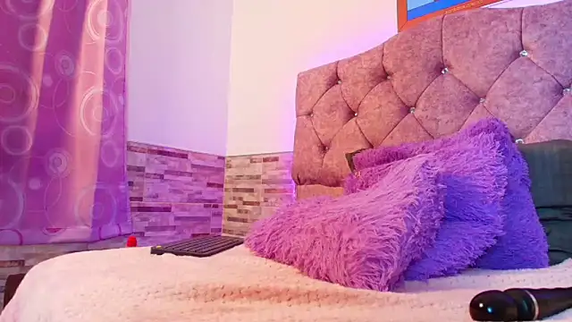 Melannytaylor online show from March 12, 2025, 3:29 pm