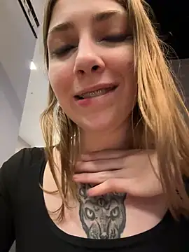 Snapshot of Sunny___Bunny chatting on December 15, 2024, 3:20 pm Sunny   Bunny online show from December 15, 2024, 3:20 pm