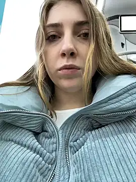 Snapshot of Sunny___Bunny chatting on December 19, 2024, 12:12 pm Sunny   Bunny online show from December 19, 2024, 12:12 pm