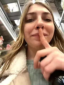 Snapshot of Sunny___Bunny chatting on December 25, 2024, 10:05 pm Sunny   Bunny online show from December 25, 2024, 10:05 pm