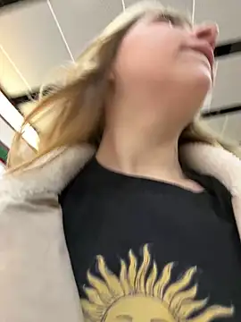 Snapshot of Sunny___Bunny chatting on December 28, 2024, 3:48 pm Sunny   Bunny online show from December 28, 2024, 3:48 pm