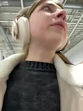 Snapshot of Sunny___Bunny chatting on January 15, 2025, 3:07 pm Sunny   Bunny online show from January 15, 2025, 3:07 pm