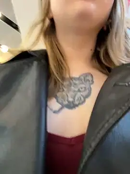 Snapshot of Sunny___Bunny chatting on February 18, 2025, 2:16 pm Sunny   Bunny online show from February 18, 2025, 2:16 pm