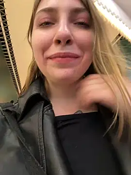 Snapshot of Sunny___Bunny chatting on March 2, 2025, 5:14 pm Sunny   Bunny online show from March 2, 2025, 5:14 pm