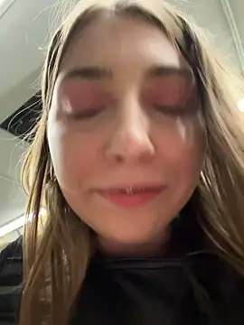 Snapshot of Sunny___Bunny chatting on March 4, 2025, 5:34 pm Sunny   Bunny online show from March 4, 2025, 5:34 pm