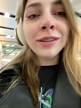 Snapshot of Sunny___Bunny chatting on March 11, 2025, 4:07 pm Sunny   Bunny online show from March 11, 2025, 4:07 pm