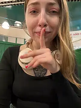 Snapshot of Sunny___Bunny chatting on March 17, 2025, 5:05 pm Sunny   Bunny online show from March 17, 2025, 5:05 pm