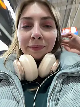 Snapshot of Sunny___Bunny chatting on March 18, 2025, 2:15 pm Sunny   Bunny online show from March 18, 2025, 2:15 pm