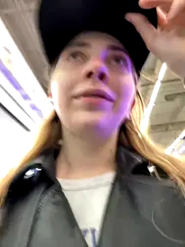 Snapshot of Sunny___Bunny chatting on September 22, 2025, 10:06 am Sunny   Bunny online show from September 22, 2025, 10:06 am