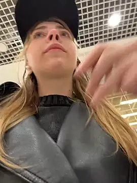 Snapshot of Sunny___Bunny chatting on September 26, 2025, 8:29 am Sunny   Bunny online show from September 26, 2025, 8:29 am