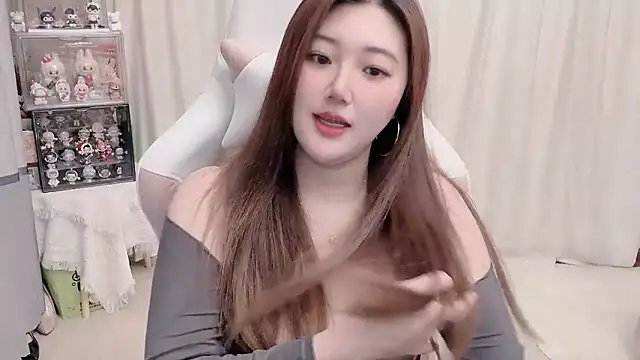 Stars Elyn online show from March 19, 2025, 3:29 pm