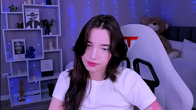 as1an girlfriend online show from May 12, 2026, 2:41 am