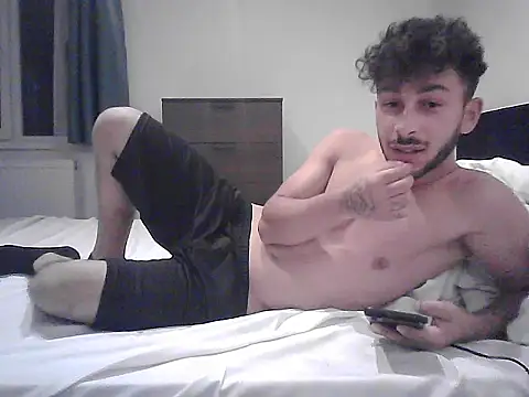 Snapshot of Iulianmarius12 chatting on November 8, 2025, 9:46 pm Iulianmarius12 online show from November 8, 2025, 9:46 pm