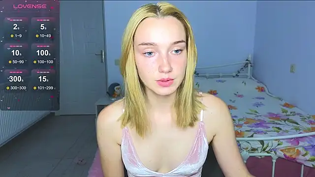 Snapshot of Wild_Sophie_ chatting on October 15, 2025, 7:14 pm Wild Sophie online show from October 15, 2025, 7:14 pm